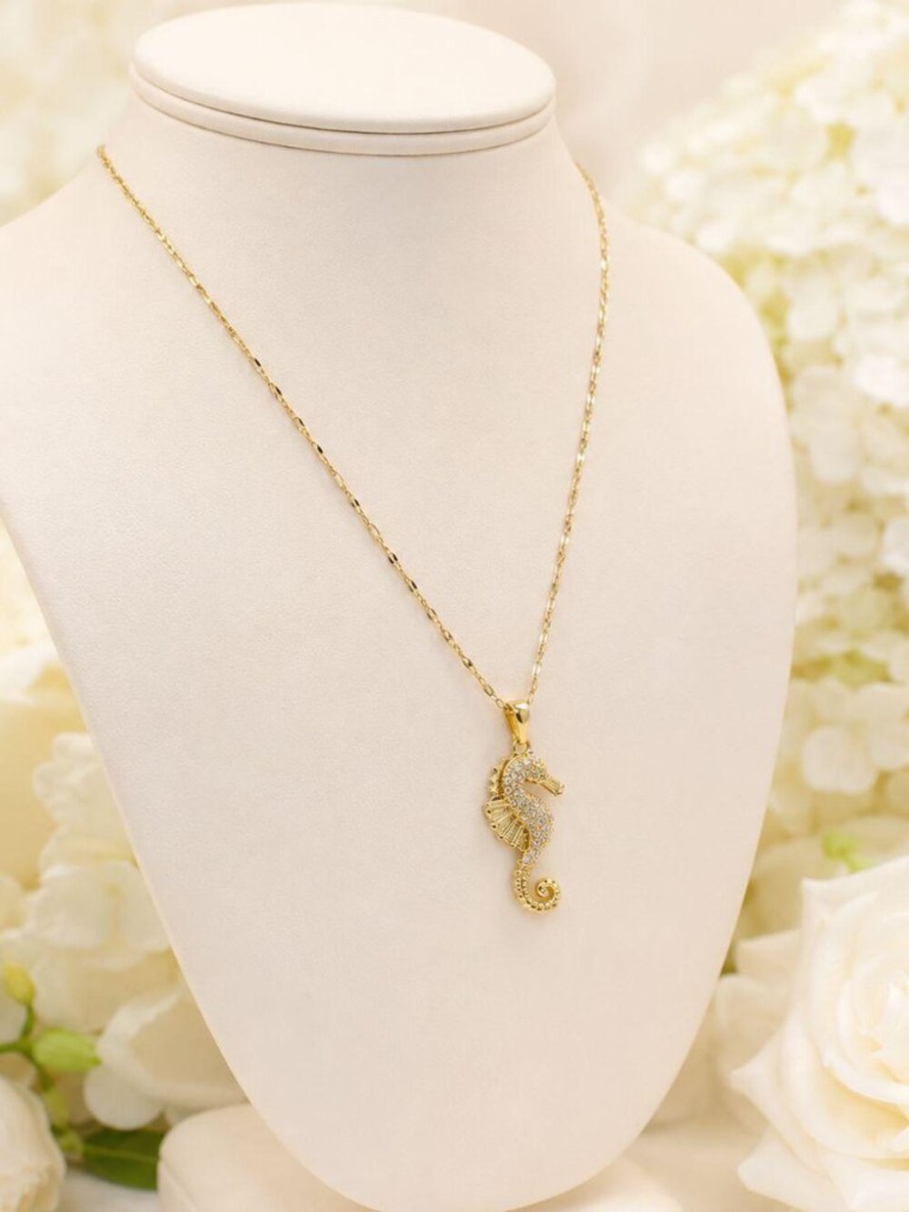LIVE SHOW SEAHORSE NECKLACE